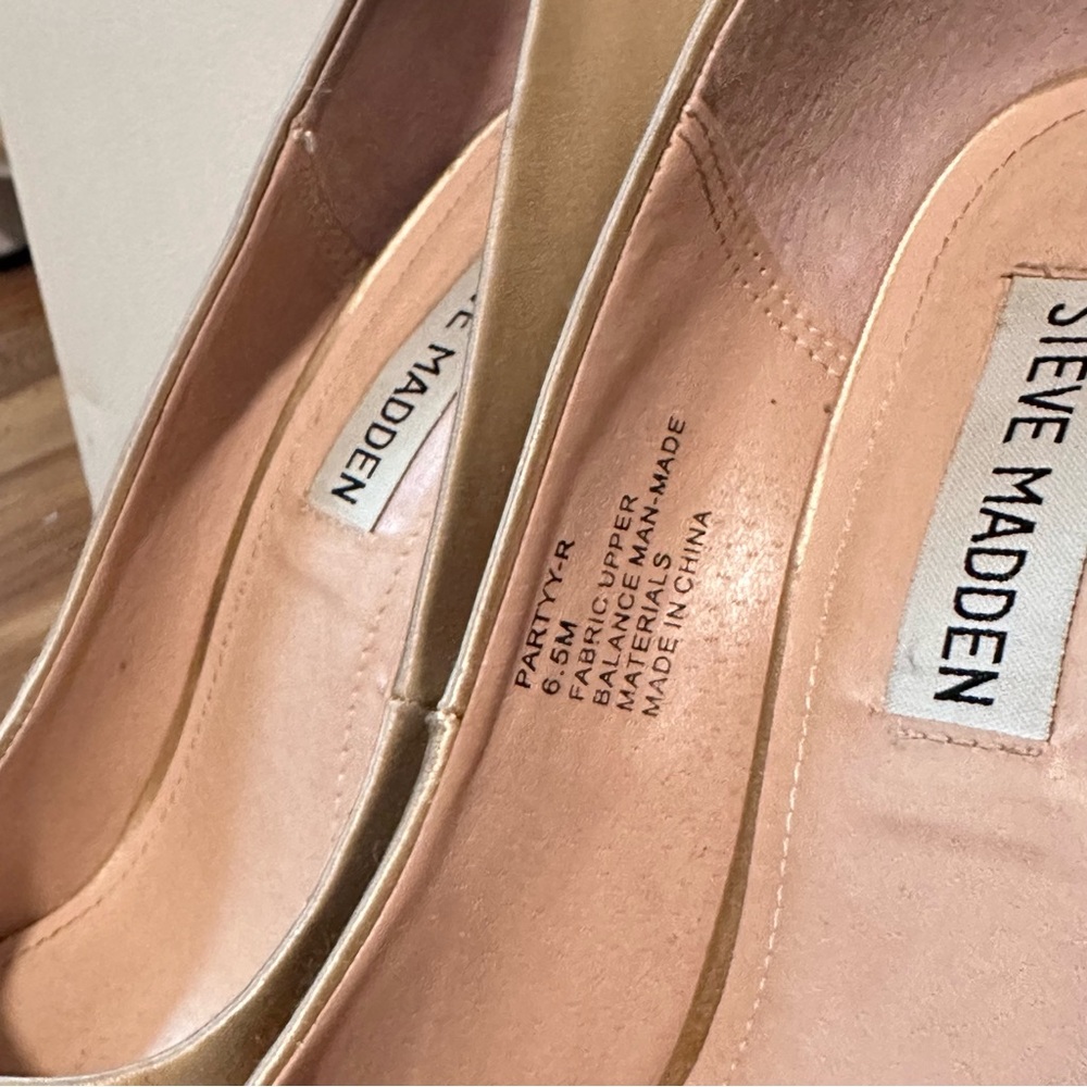 Steve Madden Rare 2011 Shimmering Nude Satin Rhinestone stiletto pumps - Picture 12 of 14